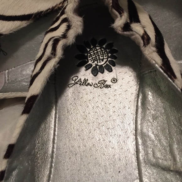 Yellow Box Zebra print - Picture 2 of 3