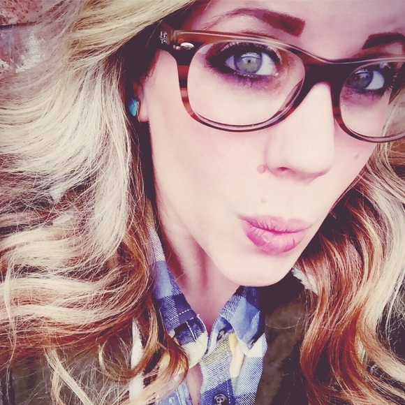 Meet your Posher, Ashley - Picture 1 of 1