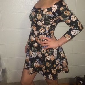 Cute floral dress!