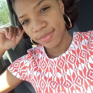 Meet your Posher, Dominique