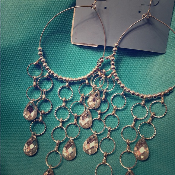 Dangling Earrings! 2 pairs for the price of one!💜