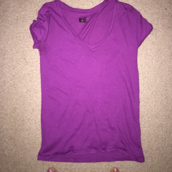 🌺BDG V-Neck Tee🌺