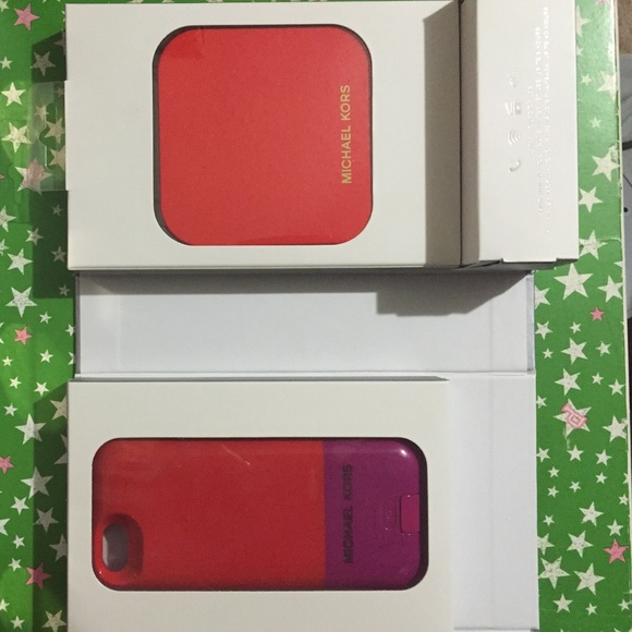 Michael Kors Powercase + Powermat - Picture 2 of 3