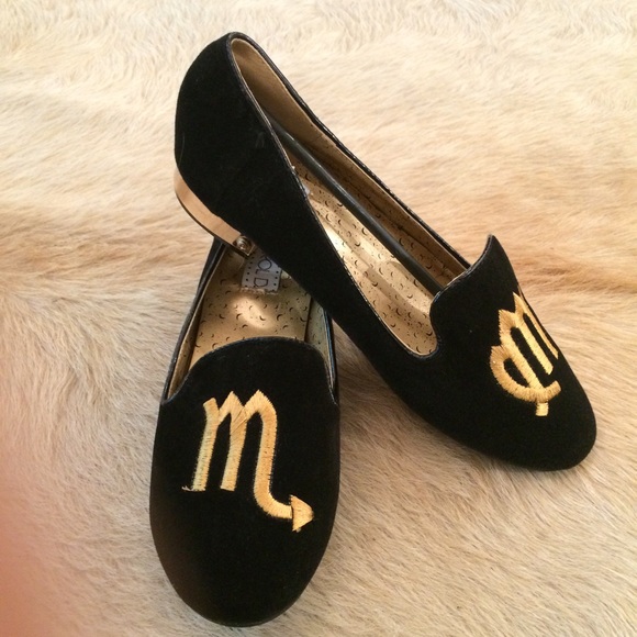 Velvet Scorpio Zodiac Smoking Flat