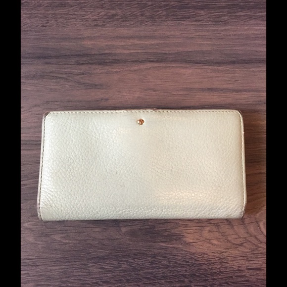 kate spade Handbags - 🛍 Kate Spade Minty Green Leather Snap Wallet
