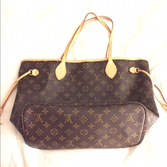 Fake Louis Vuitton!! "Looks real"