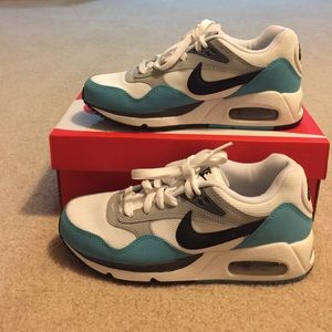 *ONLY WORN ONCE* Nike Air Max (Women's)