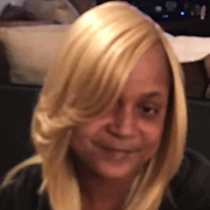 Meet your Posher, Deena