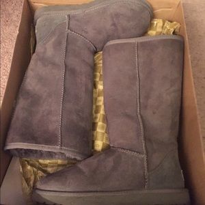 Gray ugg boots