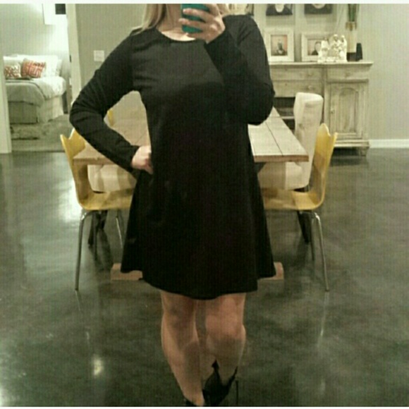 SOLD❤❤❤NWT Blk/White shift dress