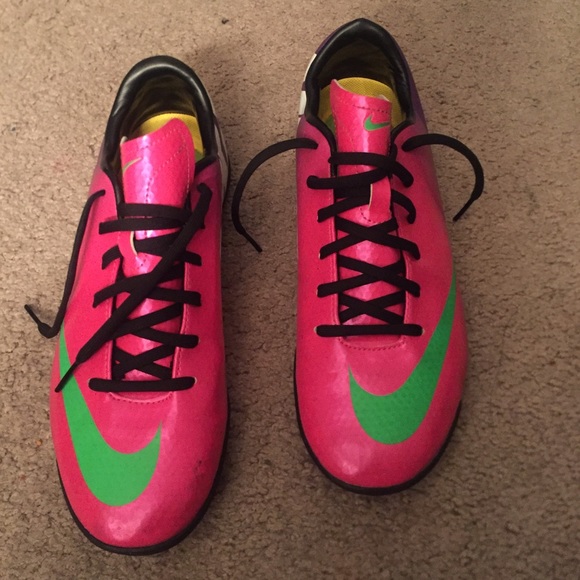 Nike tennis shoes