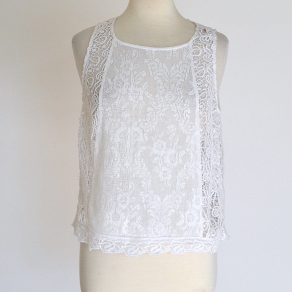 Hinge Lace Shell - Picture 2 of 4