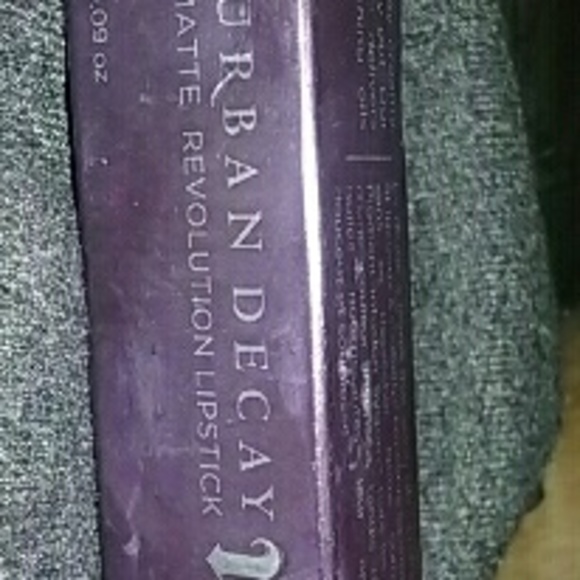 URBAN DECAY Matte Revolution lipstick