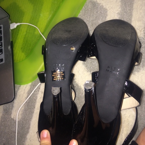 Heels - Picture 2 of 3