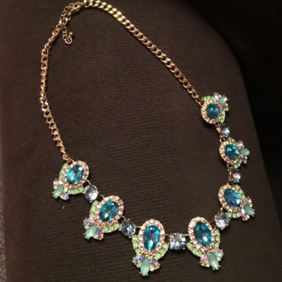 Flower Crystal Statement Necklace - Picture 2 of 3