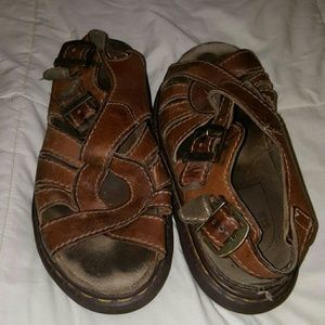 Retro Dr. Martens in tan