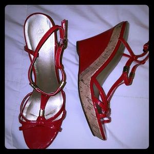 Classic red and gold party wedges