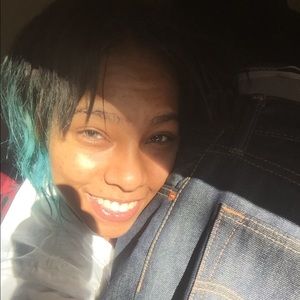 Meet your Posher, Eliaunee