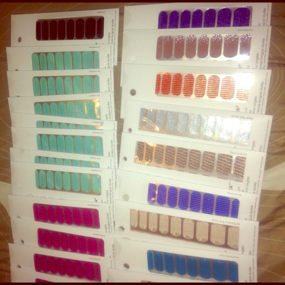 Special 10 for $25 Essie bundle available - Picture 1 of 1