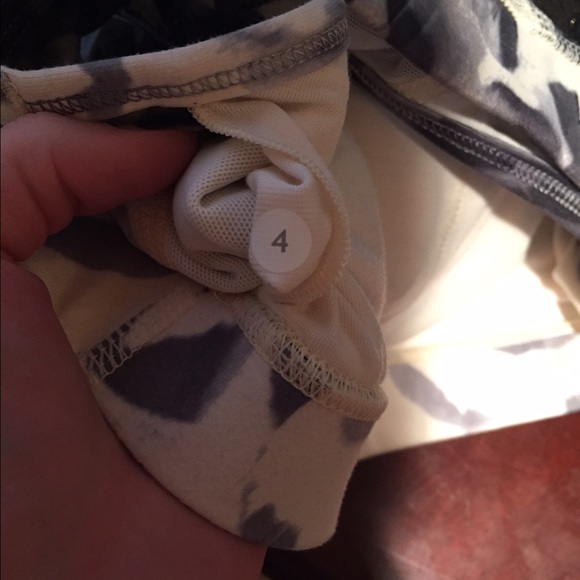 Lululemon flow y sports bra - Picture 4 of 4