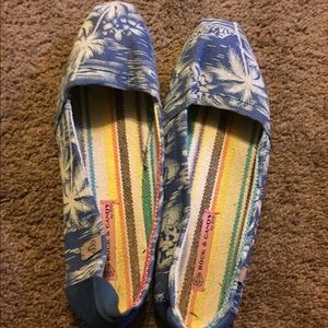 Super cute tom-like shoes