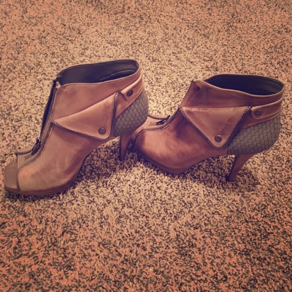 Gianni Binni ankle boots size 5.5