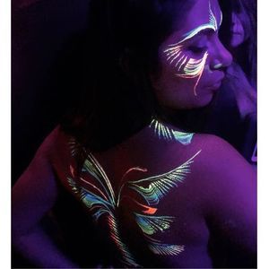 Meet your Posher, Larissa