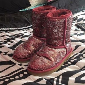 SPARKLY PINK UGGS