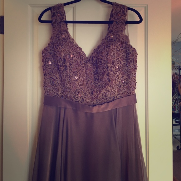 I'm selling a gown.