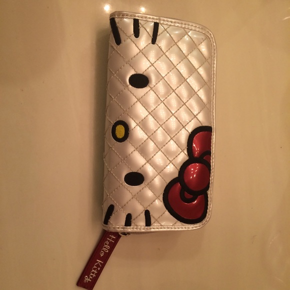 Hello Kitty Handbags - Hello kitty wallet