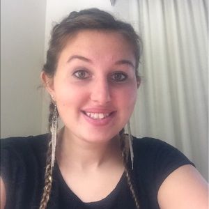 Meet your Posher, Olivia