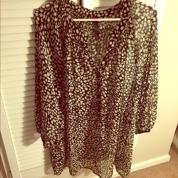 Large black & white semi-sheer flowy top.