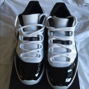 Jordan Concord 11 low top (Men 9 1/2)