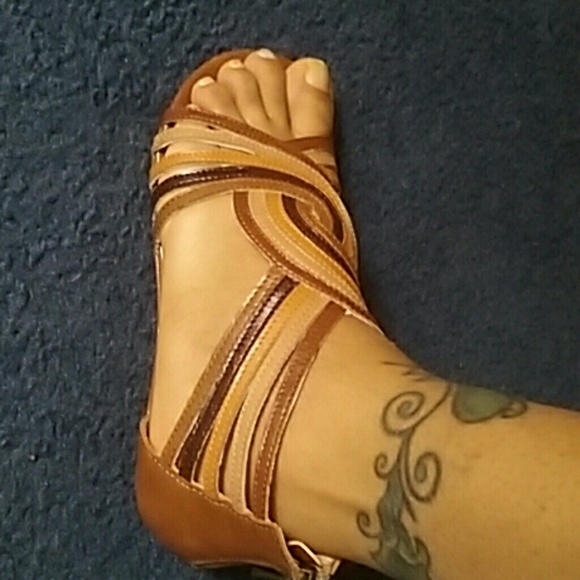 NWOT... Ankle Sandals - Picture 2 of 4