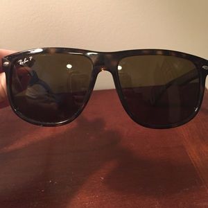 Ray-Ban Polarized RB4147