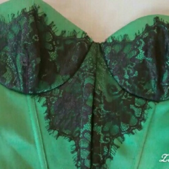 Gorgeous emerald Green Corset! Never Worn. - Picture 3 of 4