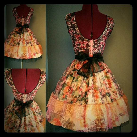 Beautiful Floral Dress ❤️👗 - Picture 2 of 3