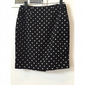Adorable polka dot skirt. Great skirt, pockets!