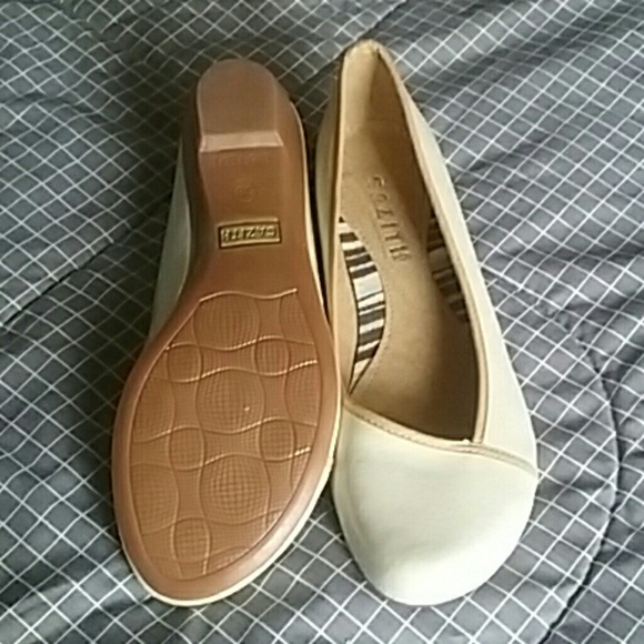 NWOT... Casual Flats - Picture 2 of 4