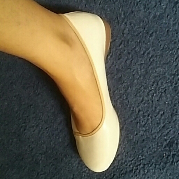 NWOT... Casual Flats - Picture 4 of 4