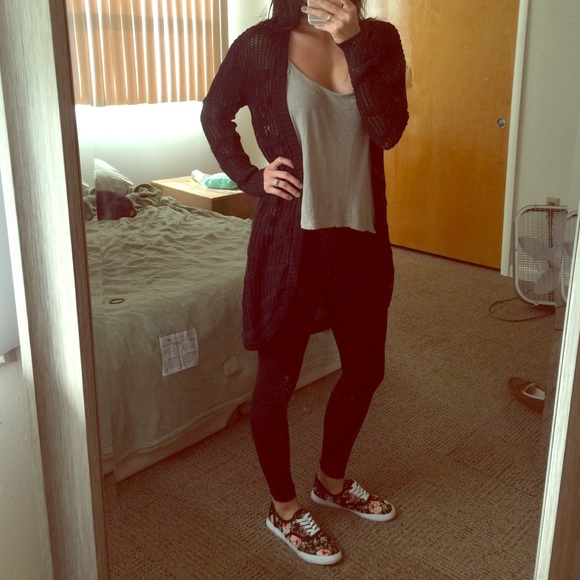 ❤️Black Forever 21 long Sweater❤️