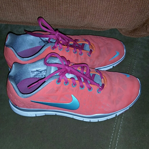 Nike Shoes - Nike 5.0