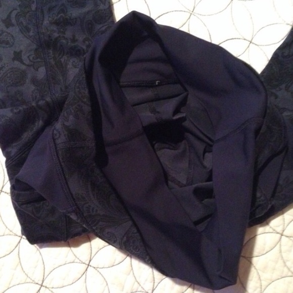 🍃SOLD🍃Lululemon En Route Inkwell Black Paisley 4 - Picture 3 of 4