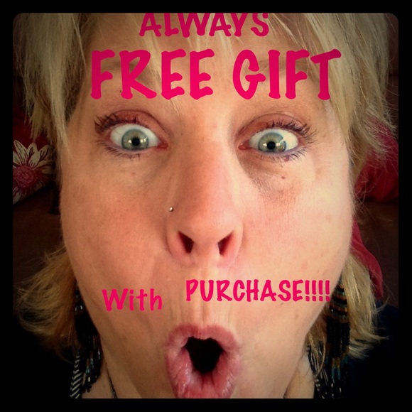 😁ALWAYS A FREE GIFT WITH EVERY PURCHASE!!!!!!😁