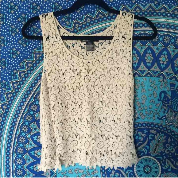 ❌SOLD❌Cream lace crotchet tank top