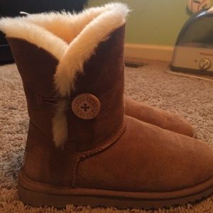 Bailey button boot