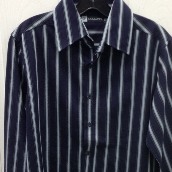 Dress shirt, men's size small.