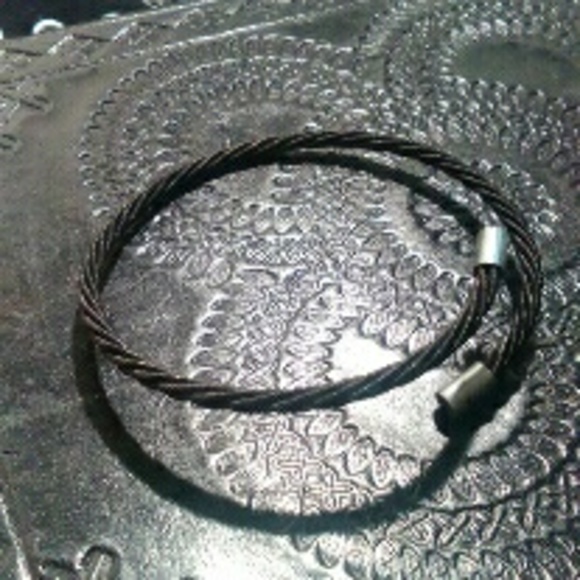 Bracelet made out of guitar strings