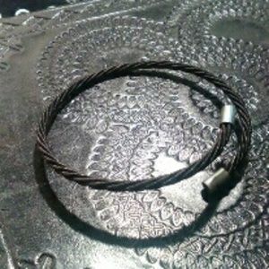 Bracelet made out of guitar strings