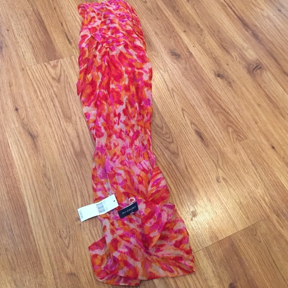 Jones New York Accessories - Jones New York new with tags 100% silk scarf